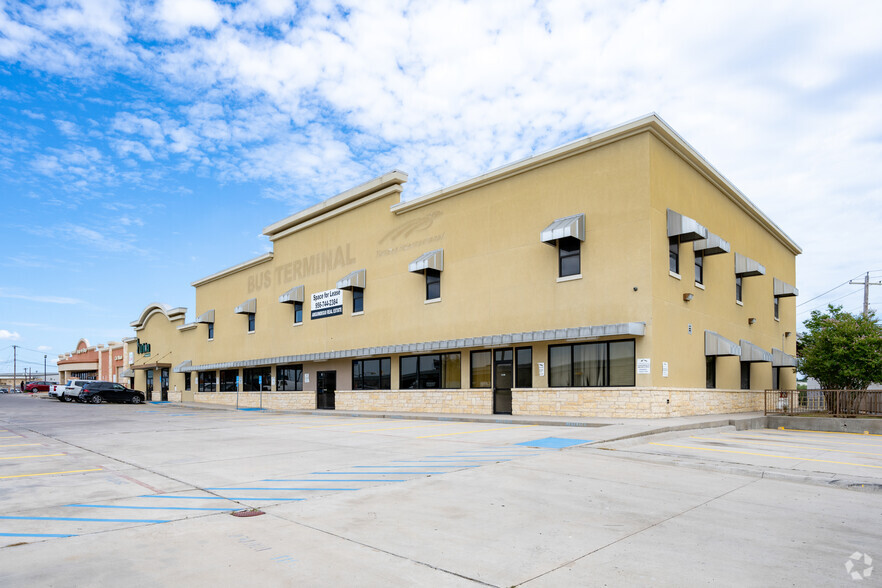 Primary Photo Of 8915 San Dario Ave, Laredo Truck Stop For Lease