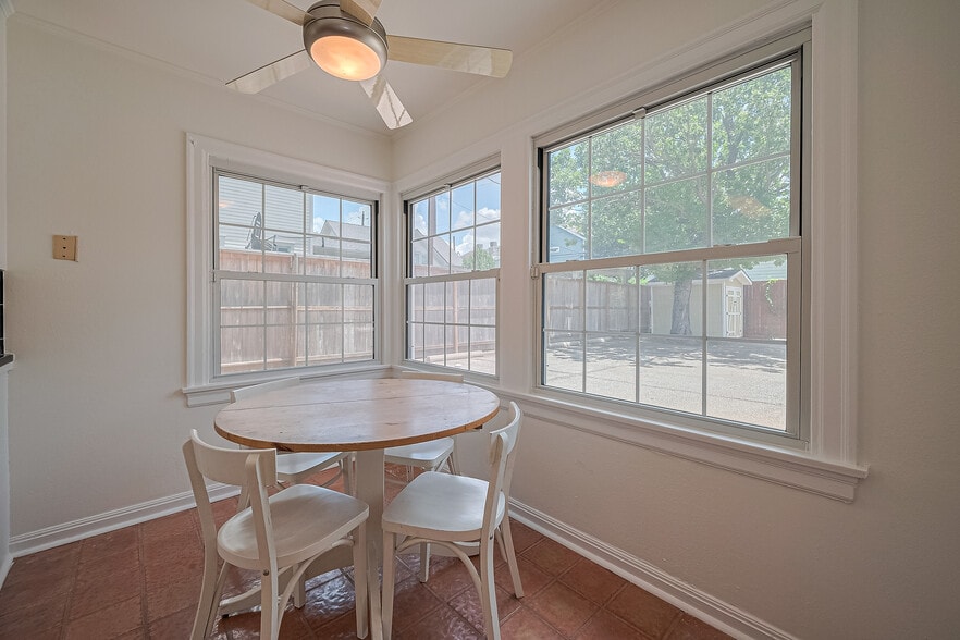 More Photos Of 826 Heights Blvd, Houston Office Residential For Sale