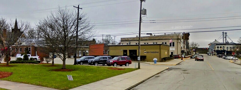 More Photos Of 401 Washington St, Covington Bank For Sale