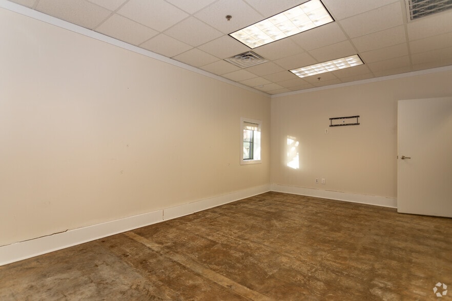 More Photos Of 532-533 Patterson Ave, Mooresville Loft Creative Space For Sale