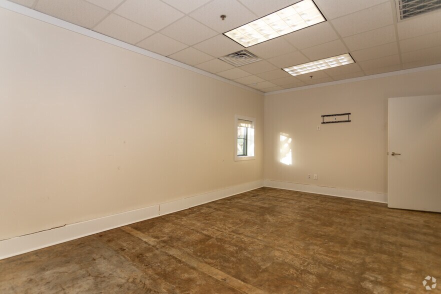 More Photos Of 532 Patterson Ave, Mooresville Unknown For Lease
