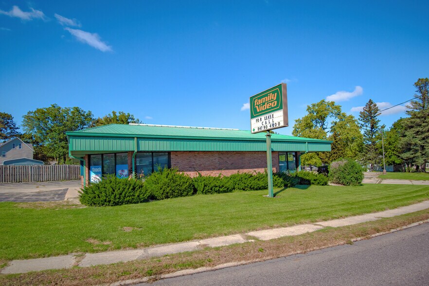 More Photos Of 715 S Main St, Kewanee Freestanding For Lease