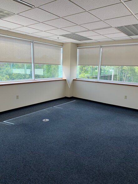 More Photos Of 1580 Mid Valley Dr, De Pere Office For Sale