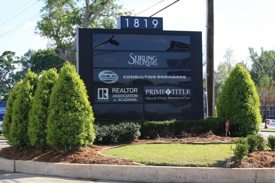 More Photos Of 1819 W Pinhook Rd, Lafayette Office For Lease