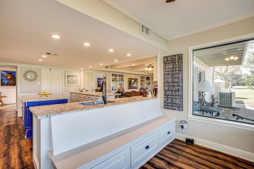 More Photos Of 601 N Shipp St, Madisonville Specialty For Sale