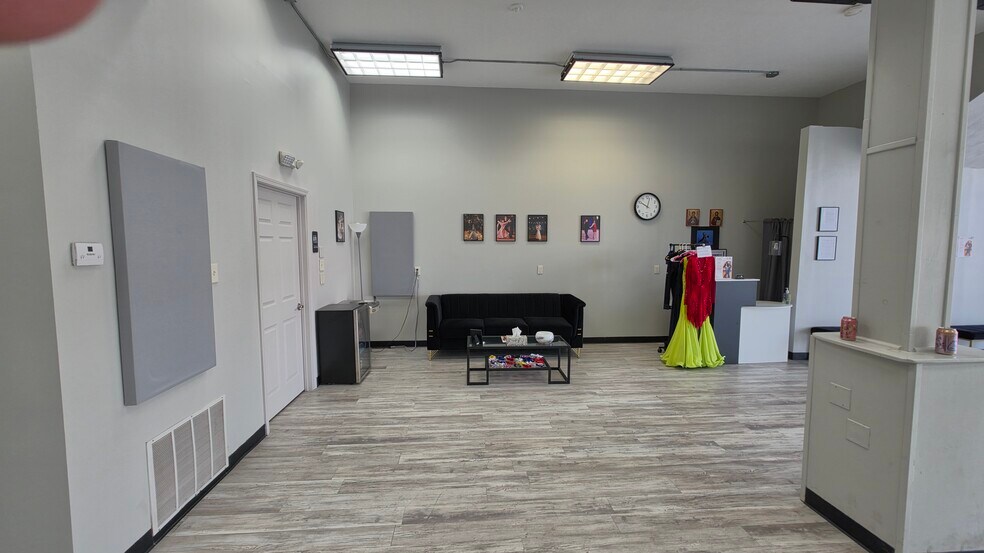 More Photos Of 3229-3231 W Liberty Ave, Pittsburgh Storefront For Lease