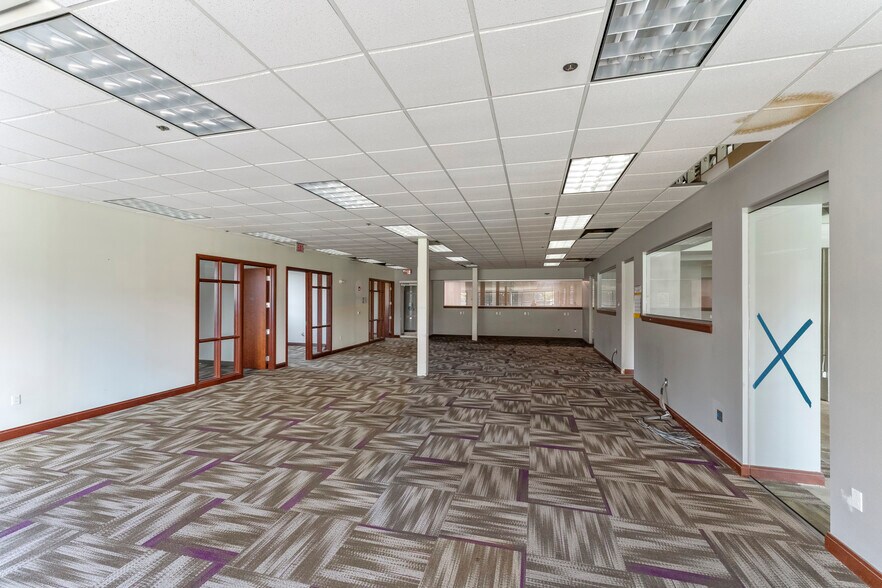 More Photos Of 470 Myles Standish Blvd, Taunton Office For Lease