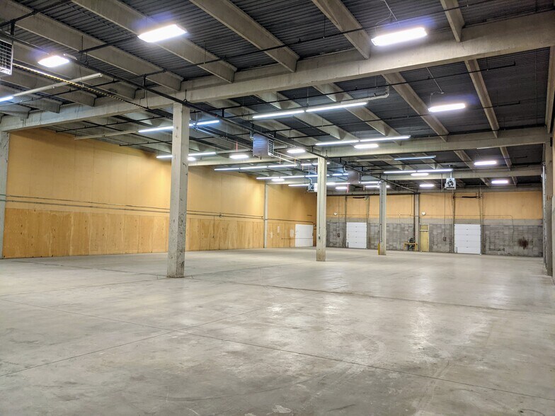 More Photos Of 16630-16678 114th Ave, Edmonton Warehouse For Lease