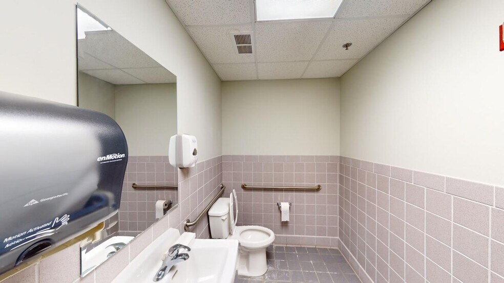 More Photos Of 725 W Fabyan Pky, Batavia Medical For Lease