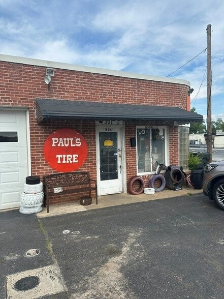 More Photos Of 301 S Main St, Fountain Inn Auto Repair For Sale