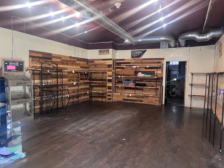 More Photos Of 5223-5229 W 25th Ave, Edgewater Unknown For Lease