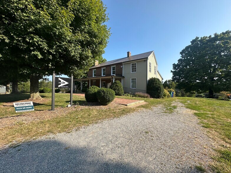 More Photos Of 300 Pepper St S, Christiansburg Coworking Space