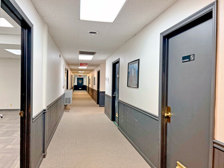 More Photos Of 65 S 65th St, Belleville Office For Sale