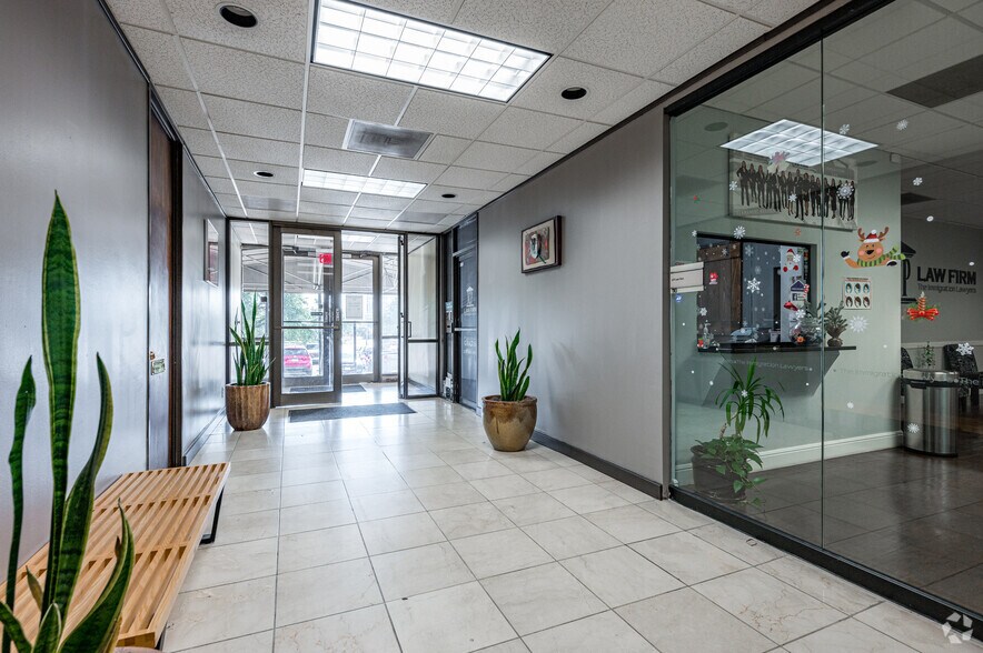 More Photos Of 1140 Empire Central Dr, Dallas Office For Sale