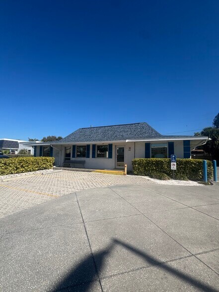 More Photos Of 6455 Gulf Blvd, Saint Petersburg Medical For Lease