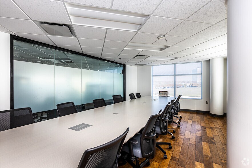 More Photos Of 7171 W 95th St, Overland Park Unknown For Lease