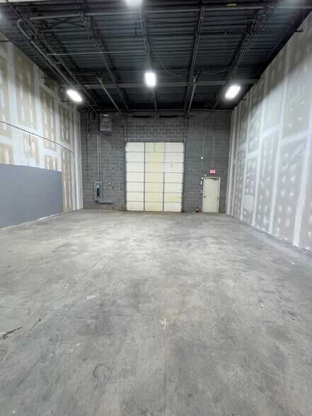 More Photos Of 8462-8482 Virginia Meadows Dr, Manassas Light Manufacturing For Lease