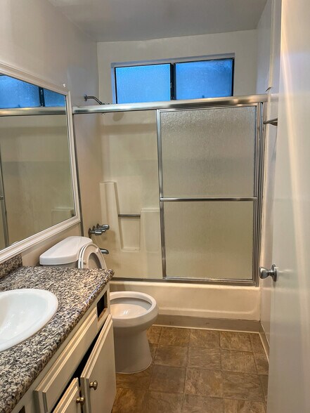 More Photos Of 13956 Vanowen St, Van Nuys Apartments For Sale