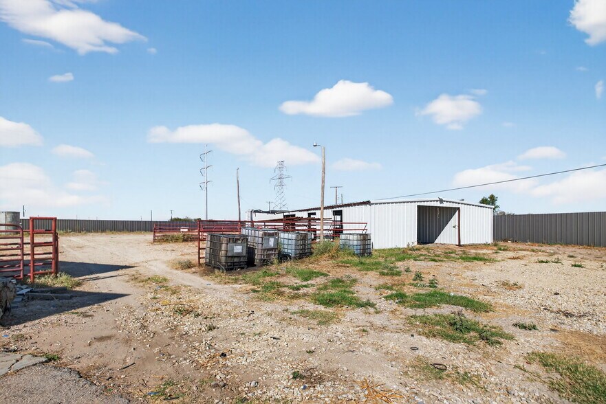 More Photos Of 11010 W Joan Dr, Odessa Warehouse For Sale