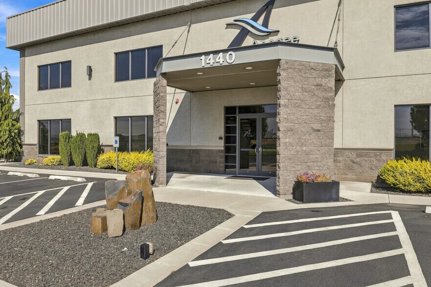 More Photos Of 1440 Battelle Blvd, Richland Manufacturing For Sale