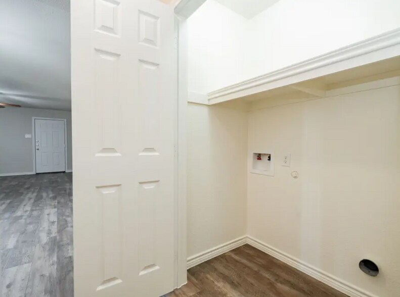 More Photos Of 26 Duplex Portfolio, Commerce Apartments For Sale