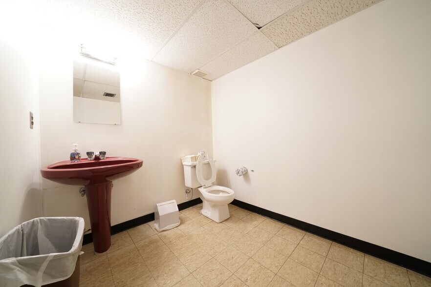 More Photos Of 18600 W 10 Mile Rd, Southfield Office For Sale