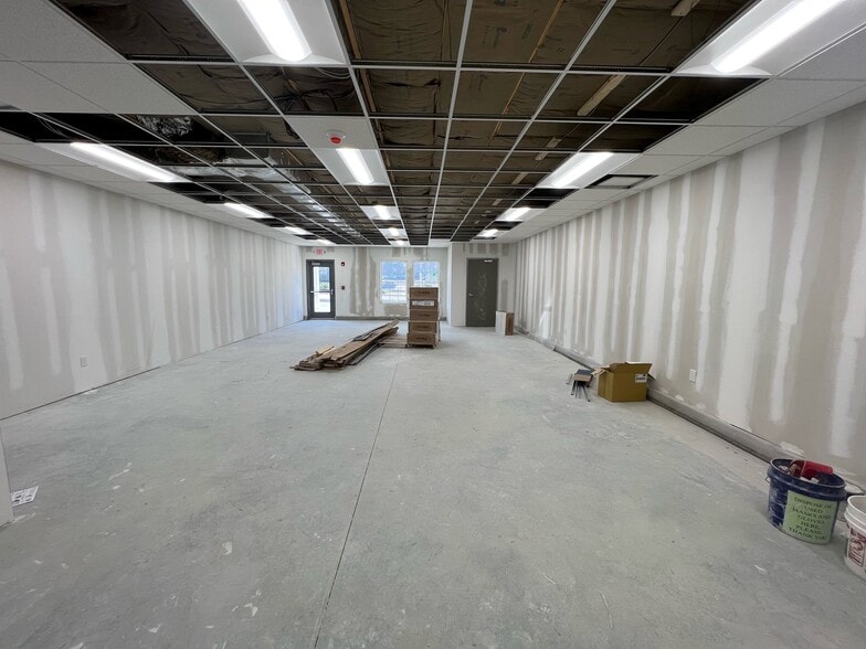 More Photos Of 294 Cowesett Ave, West Warwick General Retail For Lease