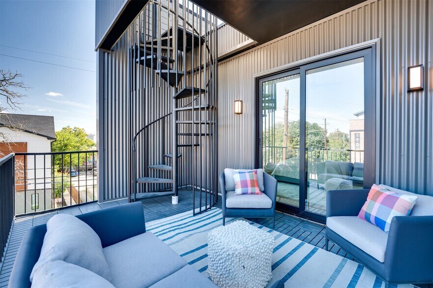 More Photos Of 3825 Munger Ave, Dallas Multifamily For Sale