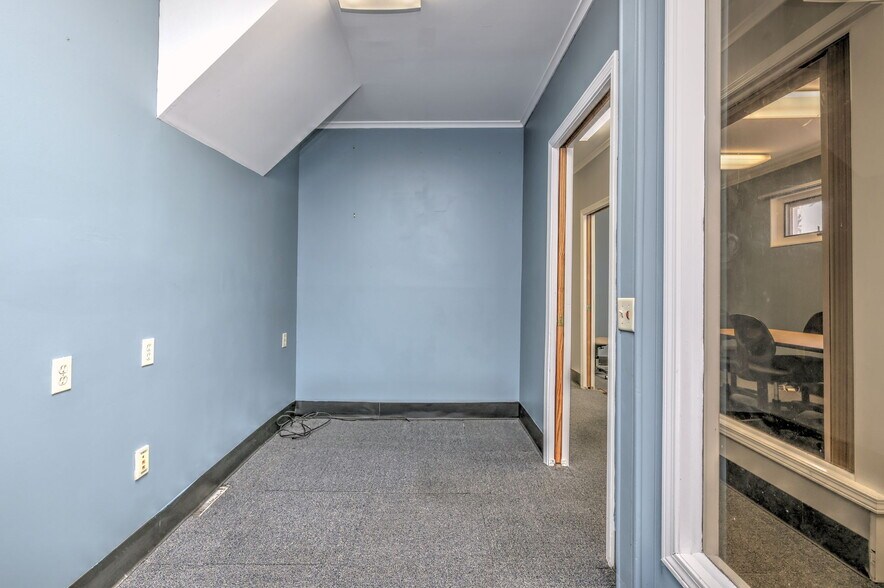More Photos Of 1948 Chapel St, New Haven Office For Sale