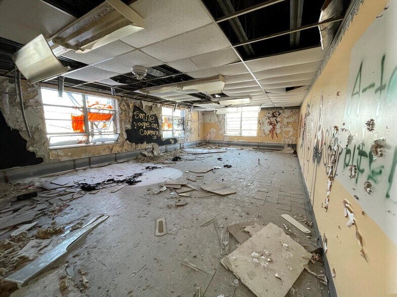 More Photos Of 335 W 14th St, Anderson Religious Facility For Sale