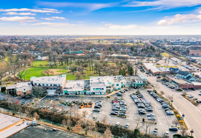 More Photos Of 1310-1348 Shermer Rd, Northbrook General Retail For Lease