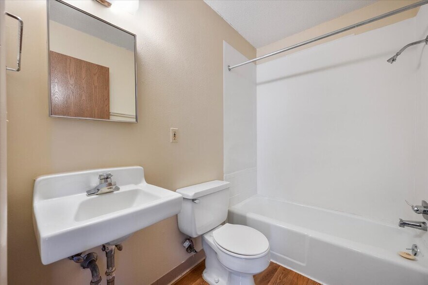 More Photos Of 1500 7th Ave, Belle Fourche Apartments For Sale