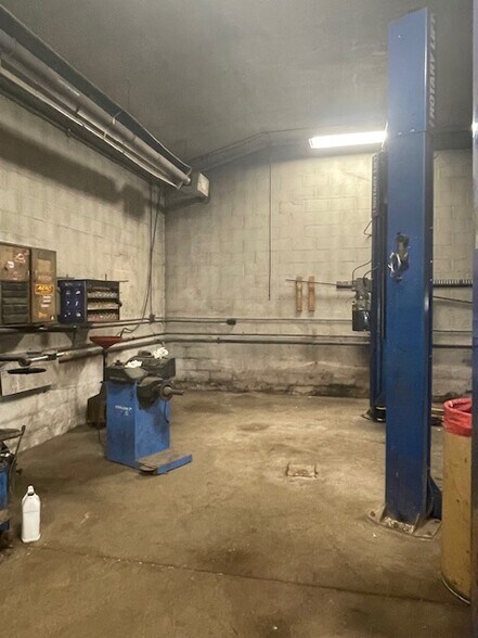 More Photos Of 524 Hinman Ave, Buffalo Service Station For Sale