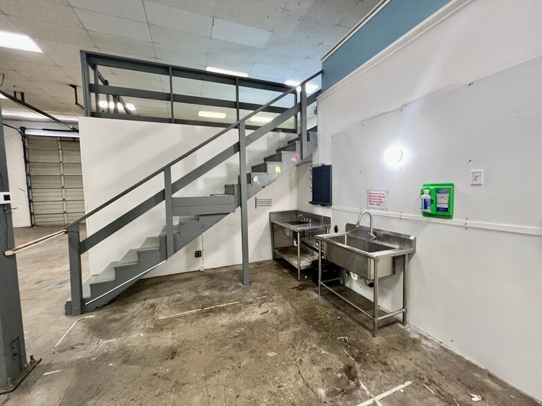 More Photos Of 1502-1522 N Ainsworth St, Portland Warehouse For Sale