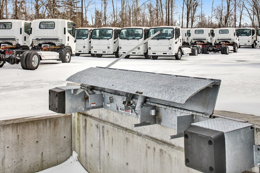 More Photos Of 5463 Pacific Fern Dr, Ferndale Manufacturing For Sale