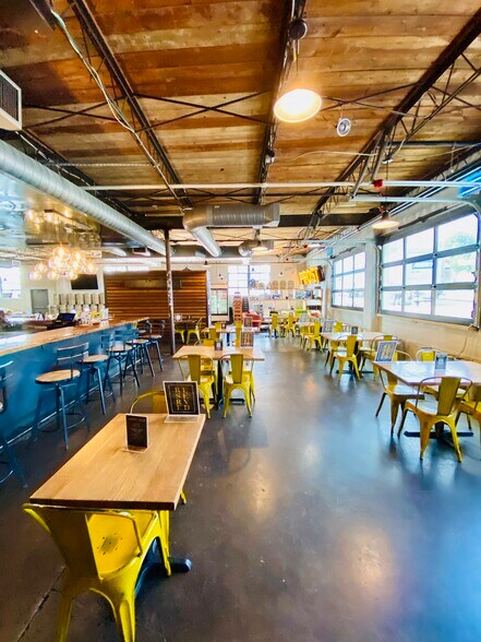 More Photos Of 401 Bryan Ave, Fort Worth Restaurant For Lease