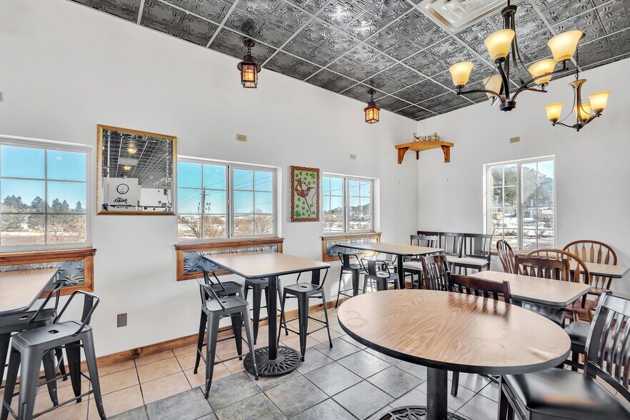 More Photos Of 11 Primrose St, Palmer Lake Restaurant For Sale