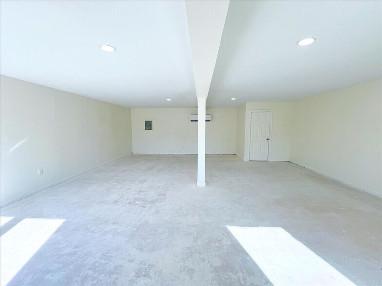 More Photos Of 7704 Irvington Blvd, Houston General Retail For Lease