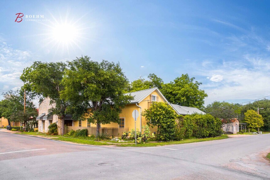 More Photos Of 514 Paris St, Castroville Storefront Retail Office For Sale