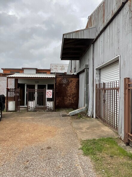 More Photos Of 3201 Texas Ave, La Marque Warehouse For Sale
