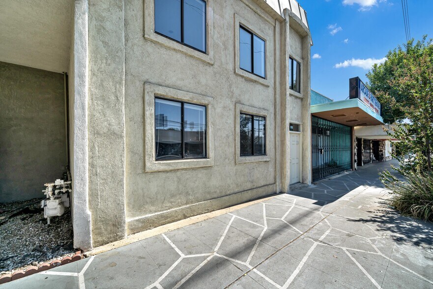 More Photos Of 8926 Reseda Blvd, Northridge Restaurant For Lease