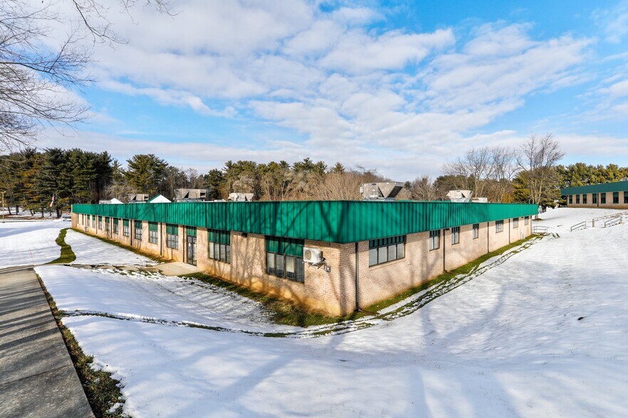 More Photos Of 18614 Crestwood Dr, Hagerstown Schools For Lease