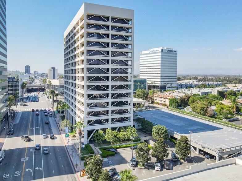 More Photos Of 15233 Ventura Blvd, Sherman Oaks Unknown For Lease