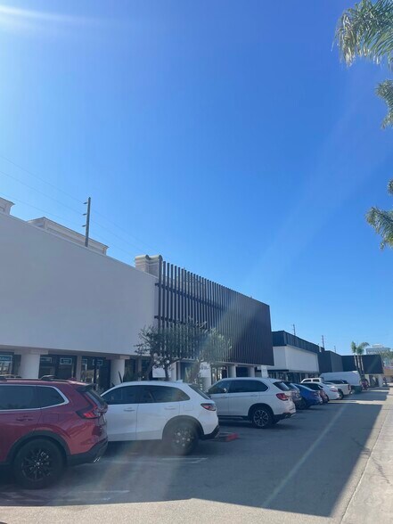 More Photos Of 510-590 Washington Blvd, Marina Del Rey Unknown For Lease