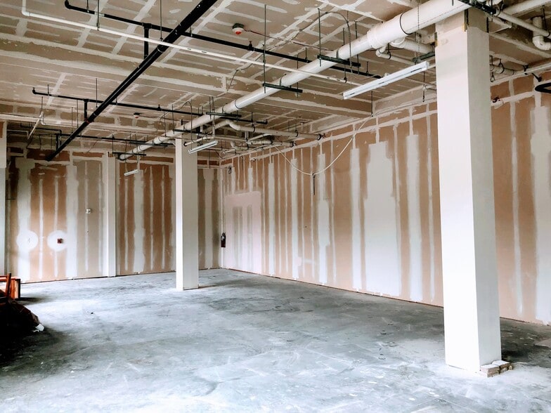 More Photos Of 2321 Troost Ave, Kansas City Hotel For Lease