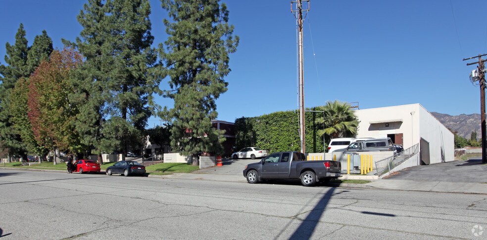 More Photos Of 12970 Bradley Ave, Sylmar Warehouse For Sale