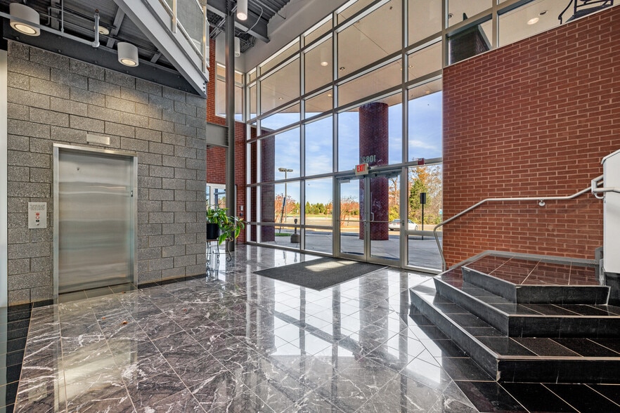 More Photos Of 10621 Gateway Blvd, Manassas Office For Lease