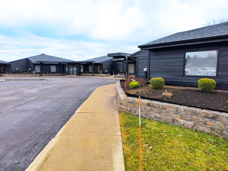 More Photos Of 502 Wall St, Valparaiso Medical For Lease