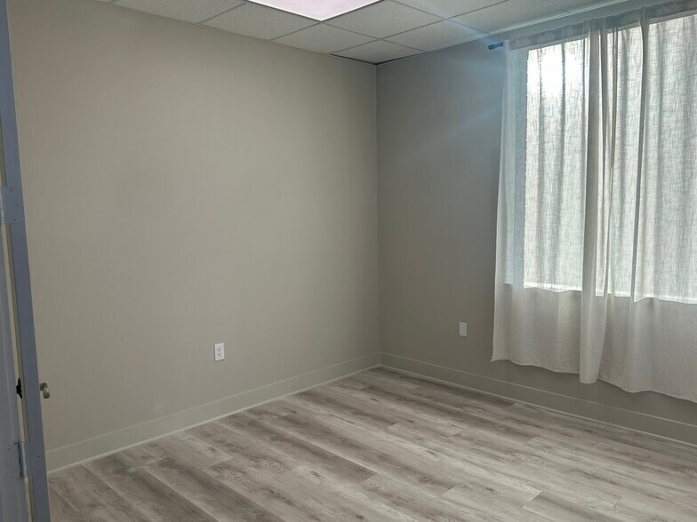 More Photos Of 439 Riviera Ln, Brookshire Storefront For Lease