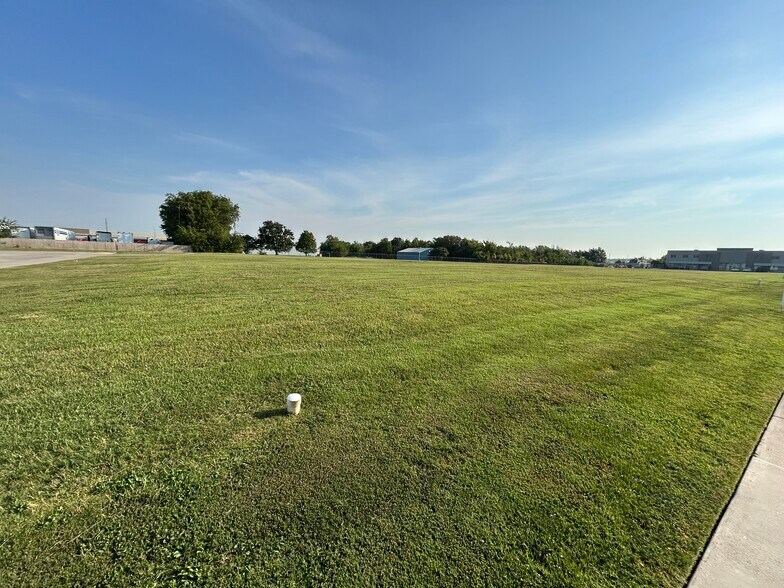 More Photos Of 1339 N Garnett Rd, Tulsa Land For Lease